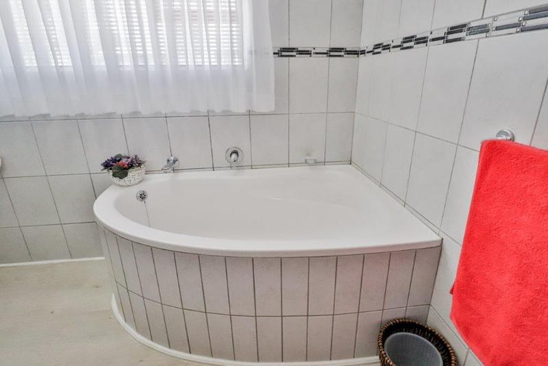 4 Bedroom Property for Sale in Stilbaai Wes Western Cape